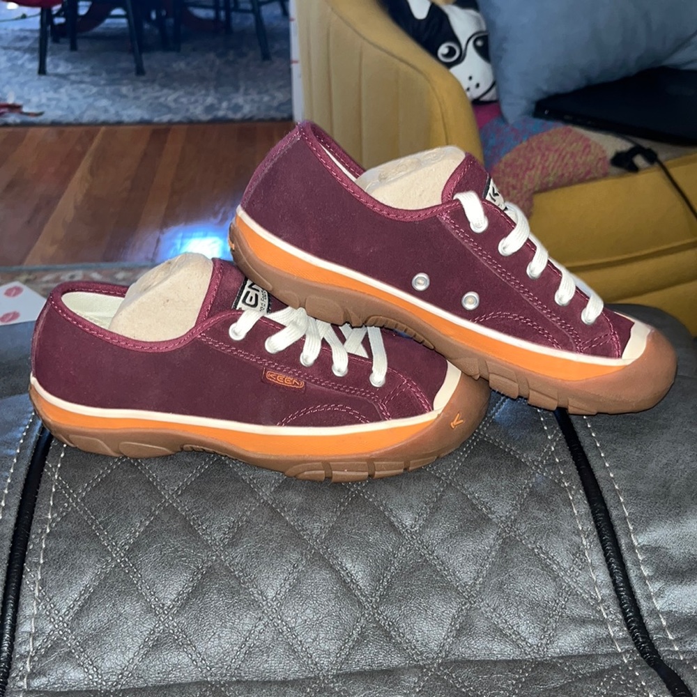 Keen Maroon Youth Ventura Suede Port Royals Size 6